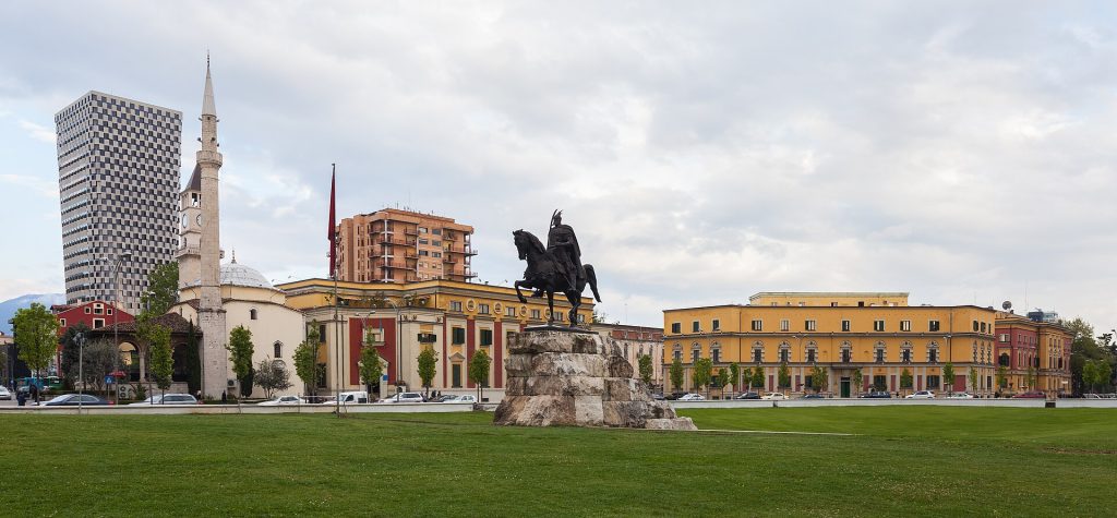 Tirana – Skanderbegovo námestie