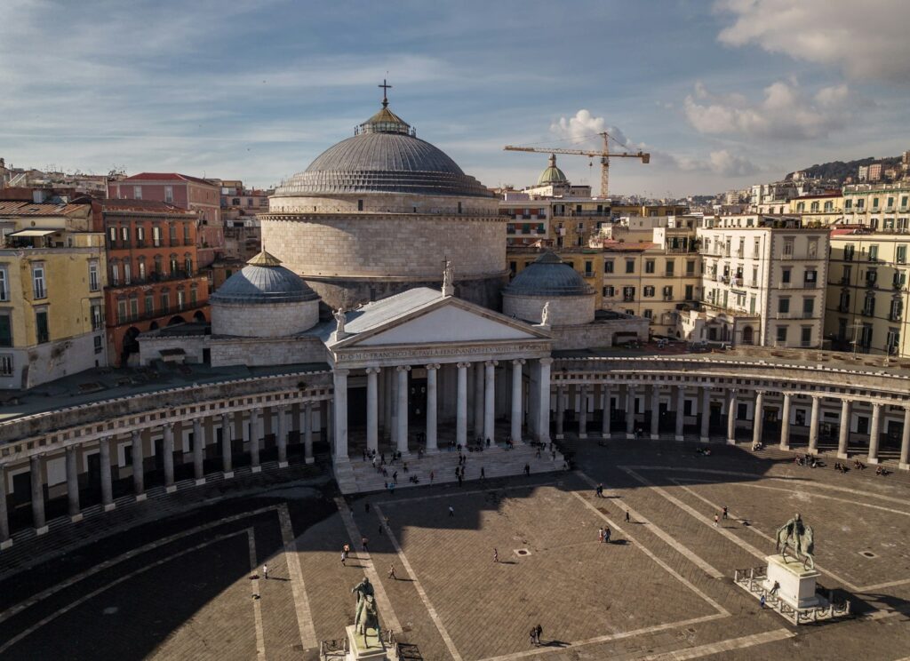 Námestie Piazza del Plebiscito v Neapole